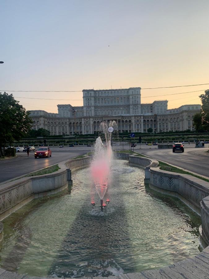 Chic Apartment Piata Constitutiei - View From The Balcony To The Palace Of Parliament Bucarest Esterno foto